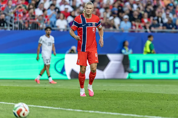 Erling Haaland sur le terrain lors d'un match avec la Norvège.