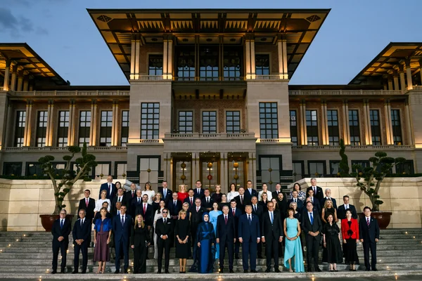 Photo de famille de l'OTAN au palais présidentiel d'Ankara, le 7 juillet 2026.