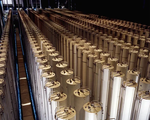 Cascade de centrifugeuses à gaz utilisées pour l'enrichissement de l'uranium, usine américaine de Piketon, Ohio, 1984.