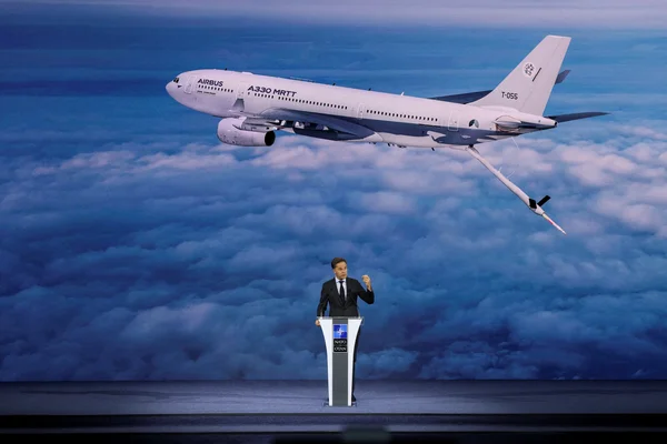 Conférence de presse de l'OTAN à Ankara avec un écran présentant l'Airbus A330 MRTT.