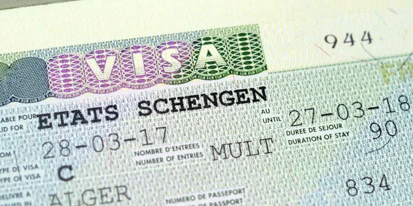Visa Schengen français, valide de mars 2017 à mars 2018, mentions MULT et durée de séjour.