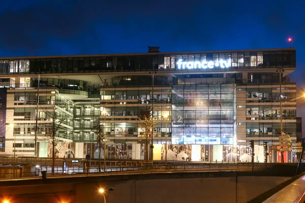 Le siège de France Télévisions, cible de poursuites judiciaires de la part de syndics après la diffusion d'un documentaire critique.