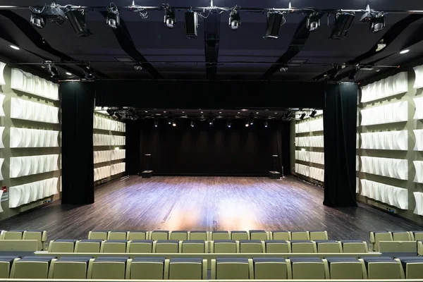 La scène de La Place, centre culturel hip-hop à Paris.