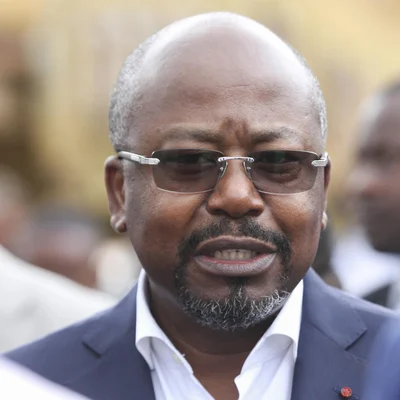 Alain-Claude Bilie-By-Nze, opposant gabonais, photographié lors d'une comparution.