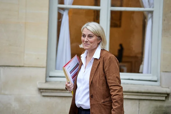 La ministre de la Santé, Stéphanie Rist, se rendant à une réunion sur le plan d'investissement hospitalier.
