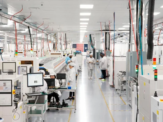 Usine de fabrication aux États-Unis, probablement au Texas, où les Mac Pro sont assemblés.