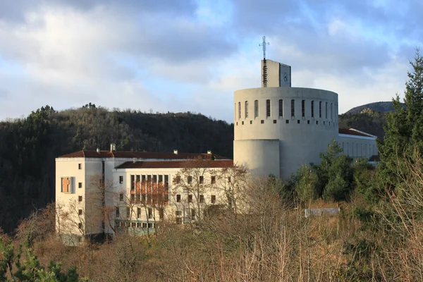 L'abbaye Notre-Dame de Randol, dans le Puy-de-Dôme.