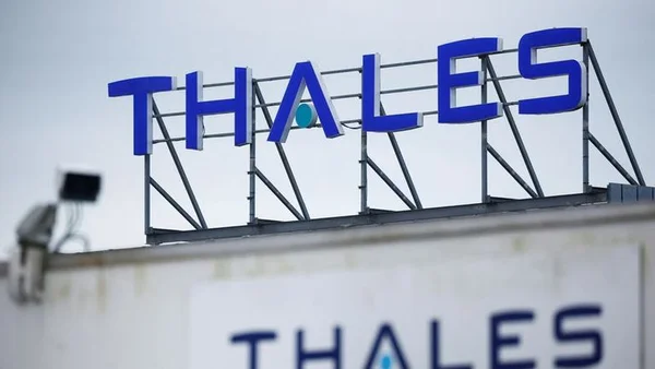 Logo de Thales, l'un des partenaires industriels du projet Bliksem EXO.