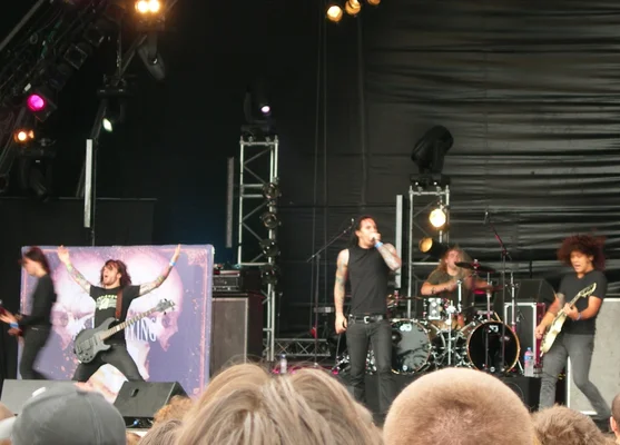 As I Lay Dying en concert au Hellfest en 2006.