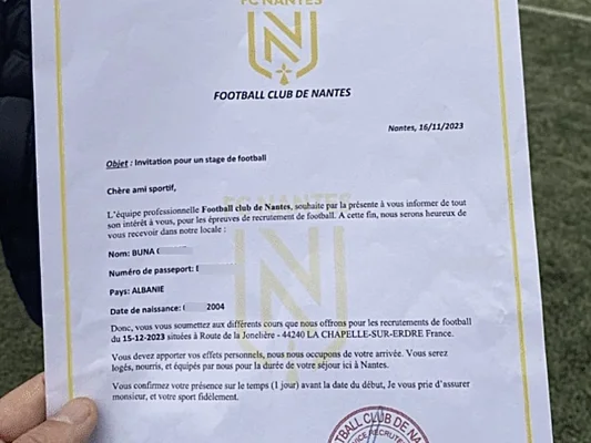 Lettre d'invitation officielle du FC Nantes pour un stage de détection, un document souvent falsifié par les arnaqueurs.