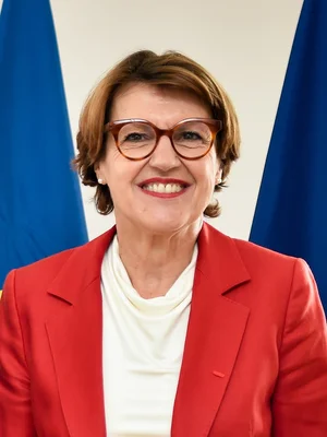 Annie Genevard, députée, en portrait officiel.