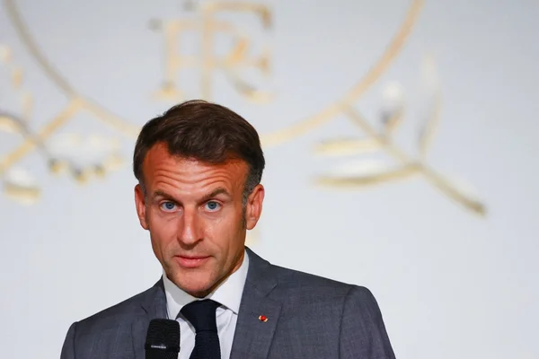 Emmanuel Macron prenant la parole lors d'une cérémonie officielle.