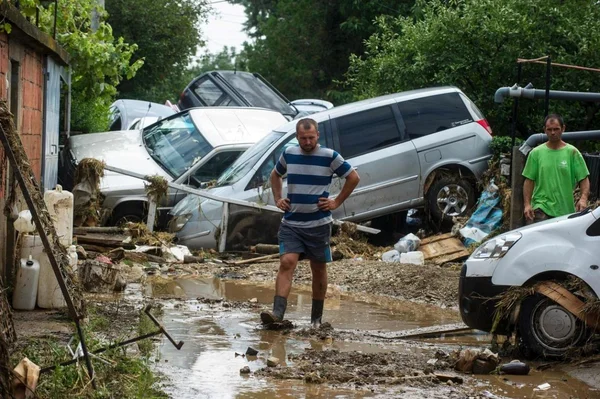 Scène de désolation après des inondations et orages meurtriers en Macédoine.