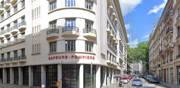 La caserne des sapeurs-pompiers de Lyon, où s'est déroulée l'altercation entre militants LFI et Uni.