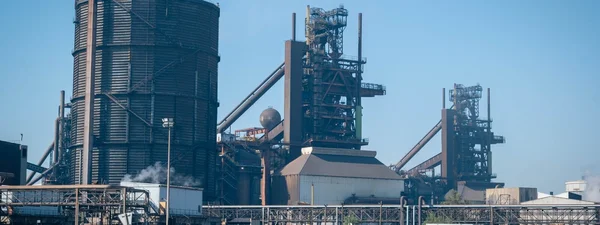 Le site ArcelorMittal de Fos-sur-Mer, prêt à redémarrer son deuxième haut-fourneau.