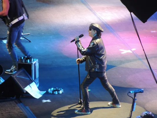 Klaus Meine, leader des Scorpions, en concert au Monsters of Rock 2023 à São Paulo.