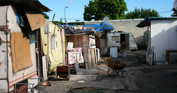 Le bidonville de Stains, l'un des plus grands de France, avant son démantèlement.