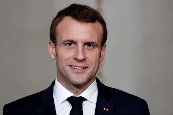Portrait officiel d'Emmanuel Macron.