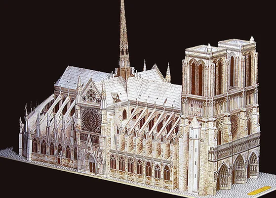 Maquette architecturale de Notre-Dame de Paris montrant ses éléments gothiques.