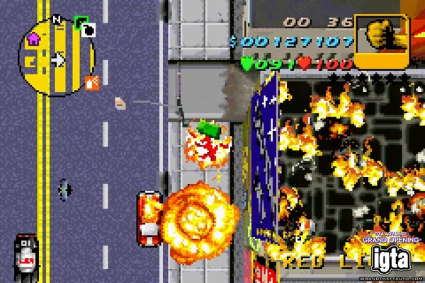 Capture d'écran de Grand Theft Auto Advance montrant une vue de dessus d'un véhicule explosant dans une rue avec des effets de feu et des éléments d'interface utilisateur visibles.