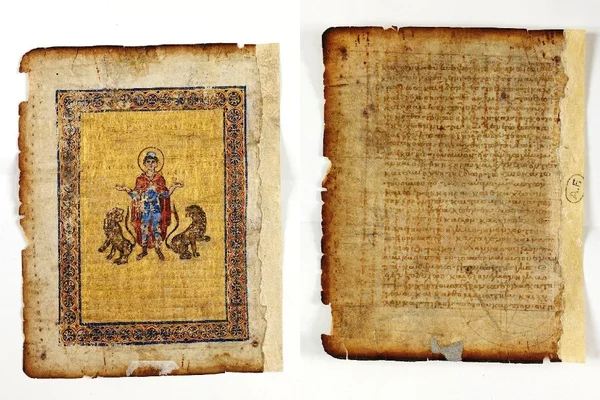 Photographie de deux pages ouvertes d'un manuscrit byzantin ancien, avec à gauche une miniature représentant un personnage nimbé, probablement le Christ, entre deux lions sur fond doré, et à droite des colonnes de texte grec.